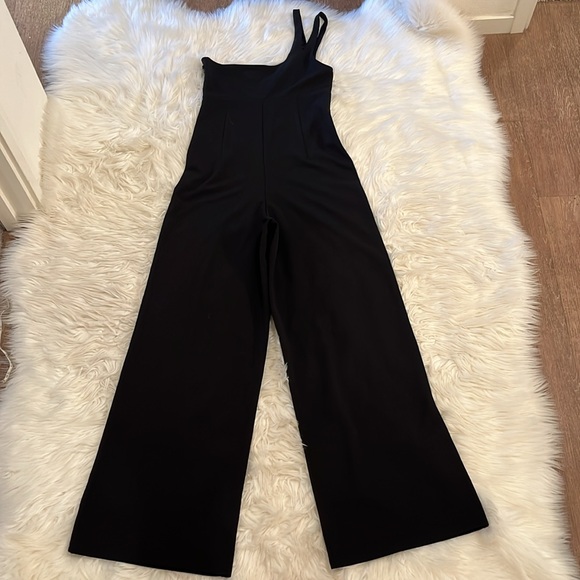 NWT Vici \\ Olia Black ‘Brayden’ One Shoulder Jumpsuit - Picture 12 of 16